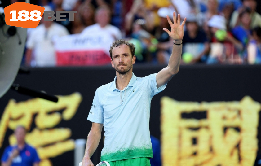 Daniil Medvedev sẽ là đối thủ tiếp theo của Learner Tien ở Australian Open 2025 (Ảnh: Getty)